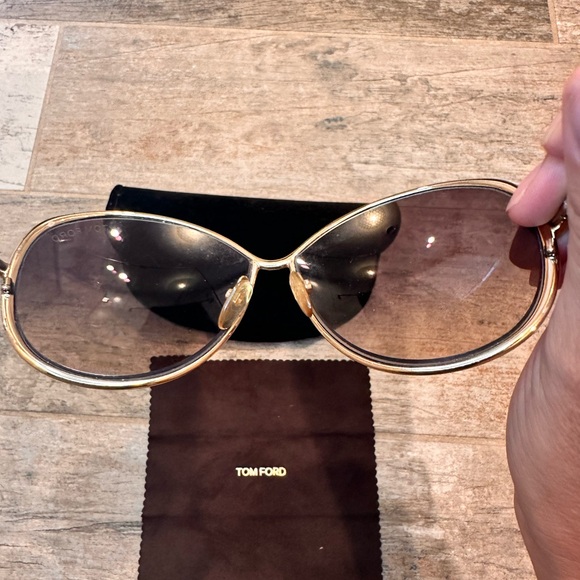 Tom Ford Iris Sunglasses - Picture 8 of 9